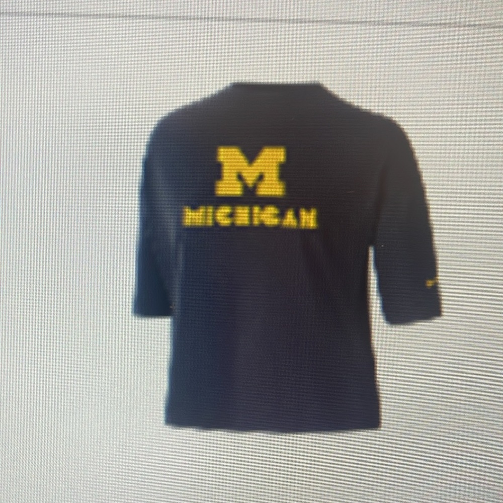 The Nike Tee Dri-Fit Michigan Wolverines Crop Top Size M